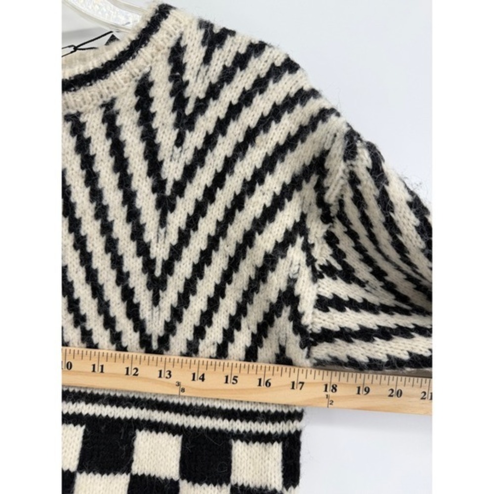 Miou Muse Black Ivory Geometric Chevron Checkerboard Cropped Knit Sweater M - Picture 8 of 8